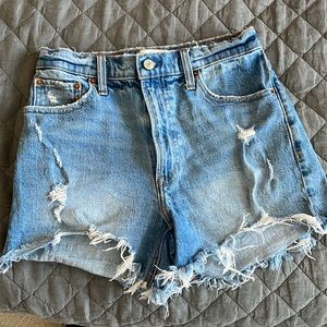 Abercrombie High Rise Mom short